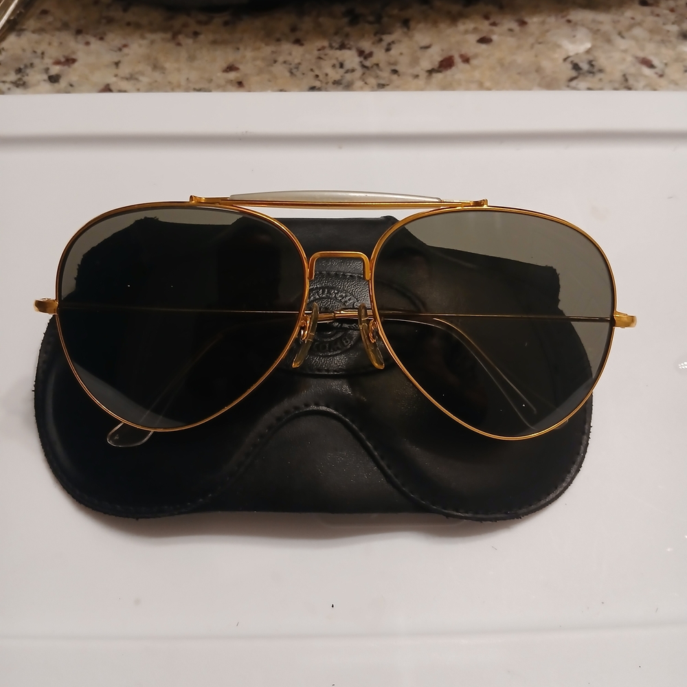 Gold Aviator Sunglasses with Black Case